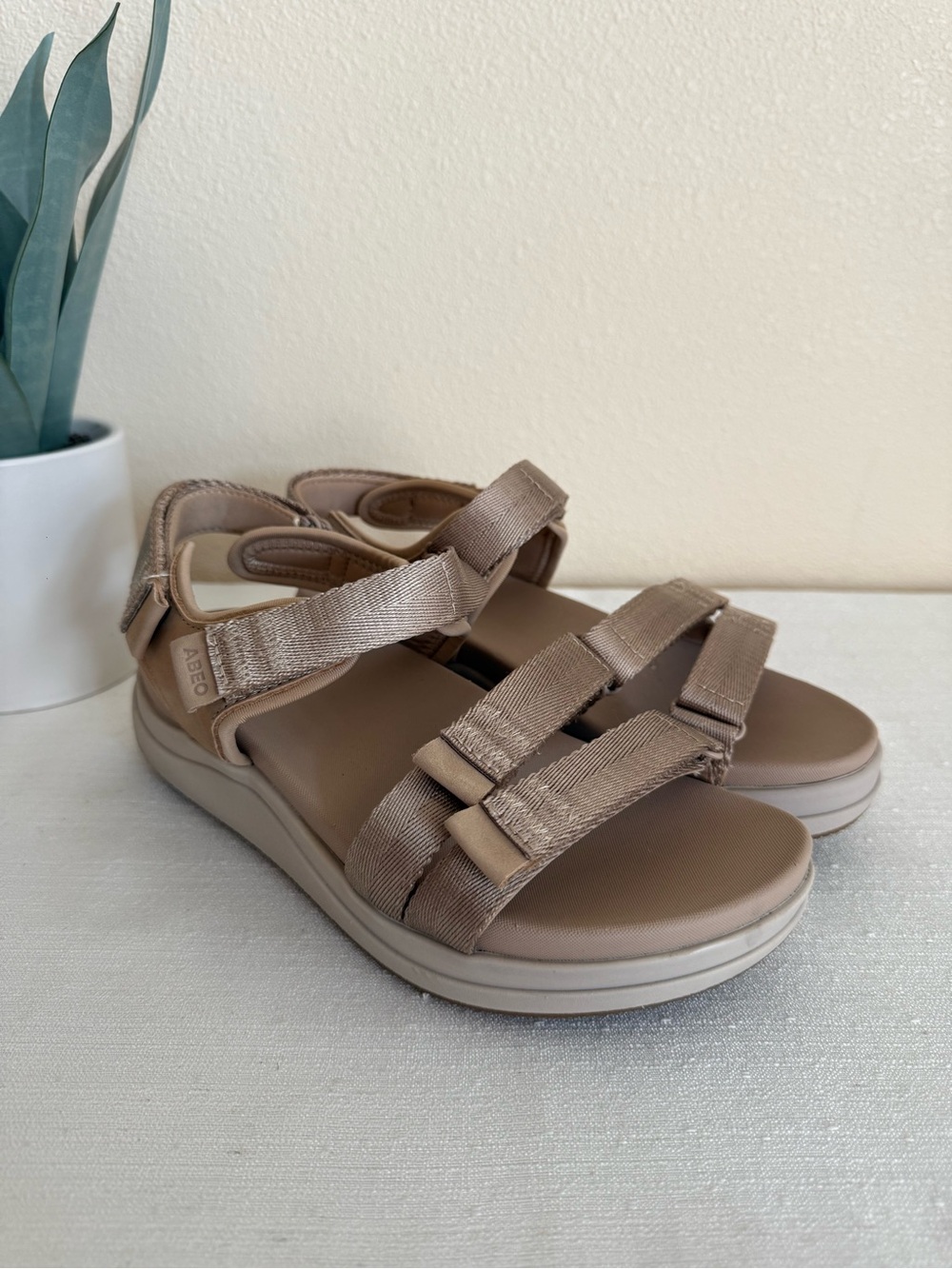 New ABEO Beige Leather Adjustable Strap Comfy Sandals